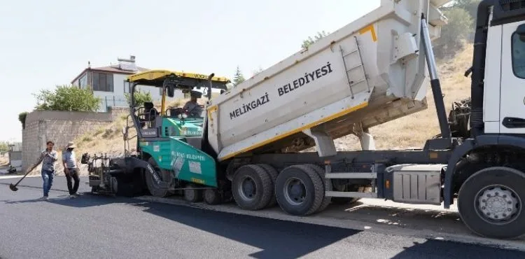 MELİKGAZİ BELEDİYESİ MİMARSİNAN MAHALLESİ’NE YENİ YOLLAR KAZANDIRDI