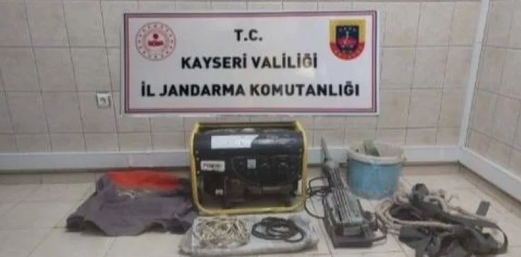 İzinsiz kazı yapan 2 şüpheli suçüstü yakalandı