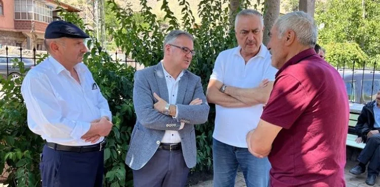 BAŞKAN ÖZDOĞAN, VATANDAŞLARLA BULUŞUP TALEPLERİ DİNLEMEYE DEVAM EDİYOR