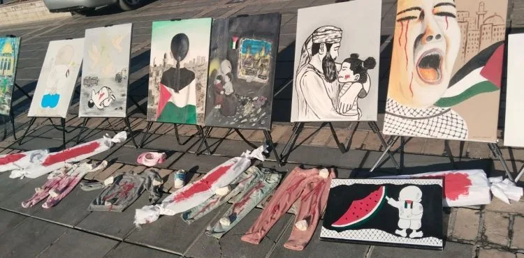 Cumhuriyet Meydanı’nda Filistin için resim sergisi açıldı