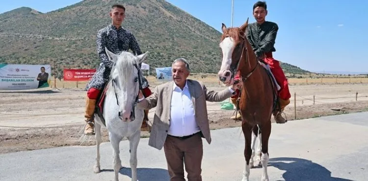 “TÜRK TARİHİ AT SIRTINDA YAZILDI”