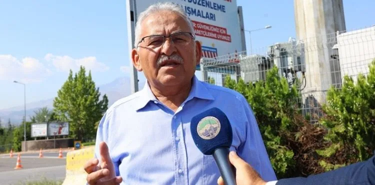 BAŞKAN BÜYÜKKILIÇ, 6 ANA ARTERİ BAĞLAYAN IŞIKSIZ KAVŞAK ÇALIŞMASINI YERİNDE İNCELEDİ