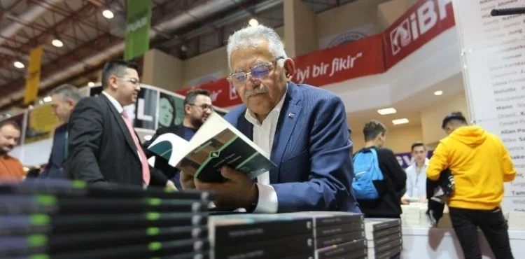 BAŞKAN BÜYÜKKILIÇ’TAN DÜNYA KİTAPSEVERLER GÜNÜ’NDE “7’NCİ KAYSERİ KİTAP FUARI” MÜJDESİ