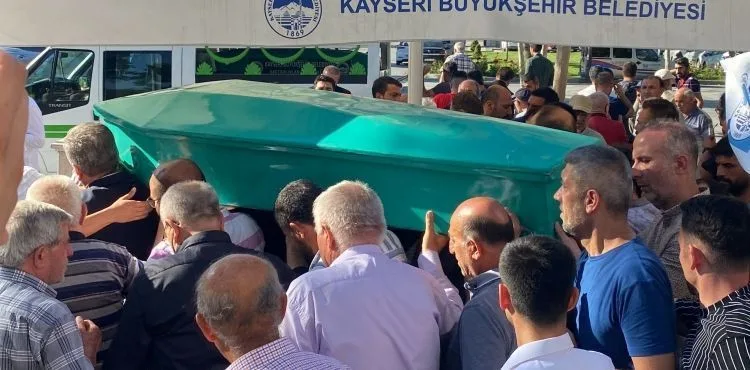 Talas’ta evinin bahçesinde vurularak öldürülen şahıs toprağa verildi