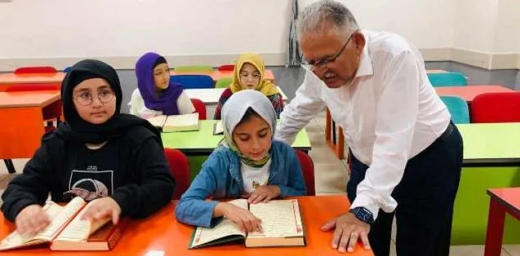 BAŞKAN BÜYÜKKILIÇ’TAN KAYMEK GENÇLİK MERKEZİ’NE ÇAT KAPI ZİYARET