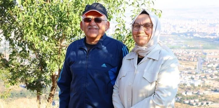 BÜYÜKKILIÇ, EŞİ DR. NECMİYE BÜYÜKKILIÇ İLE BİRLİKTE GENÇLERLE SABAH YÜRÜYÜŞÜNDE BULUŞTU