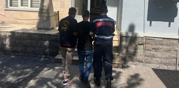 Jandarma ekipleri 3 firariyi yakaladı
