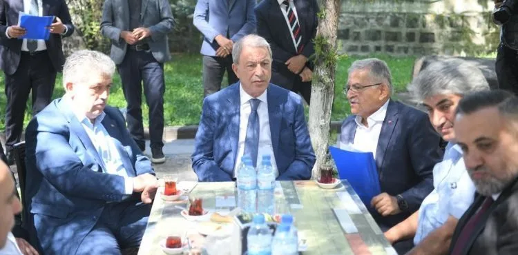 AKAR VE BÜYÜKKILIÇ, DEVELİ İLÇE ODA BAŞKANLARIYLA BİR ARAYA GELDİ