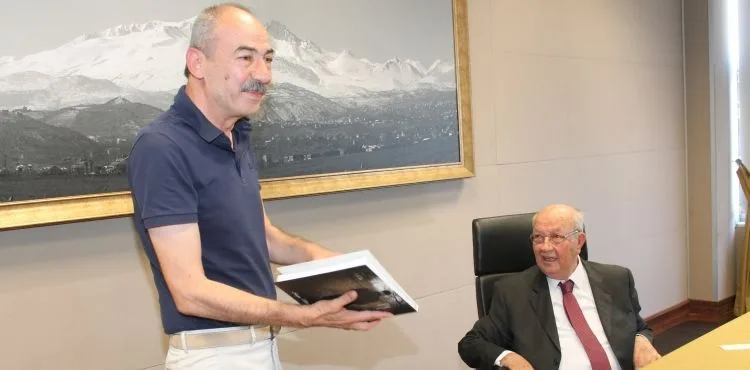 NNYÜ’DE “MUSTAFA NEVZAT ÖZHAMURKAR BİR GÖNÜL İNSANI” KİTABININ TANITIMI YAPILDI