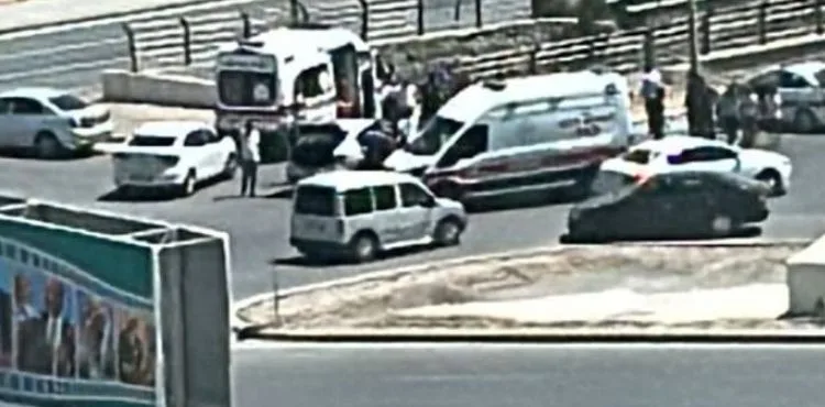 Ambulans ile otomobil çarpıştı, yaralılar var