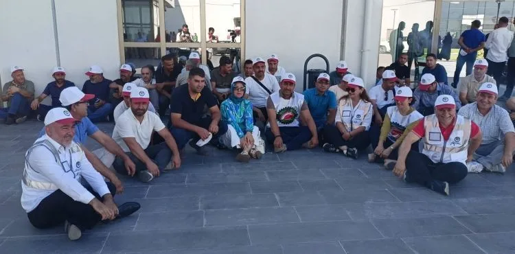 Sendika üyesi sağlıkçılardan oturma eylemi