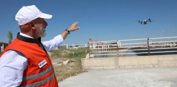 KOCASİNAN BELEDİYESİ, TÜM AÇIK ALANLARI DRONE İLE İLAÇLIYOR