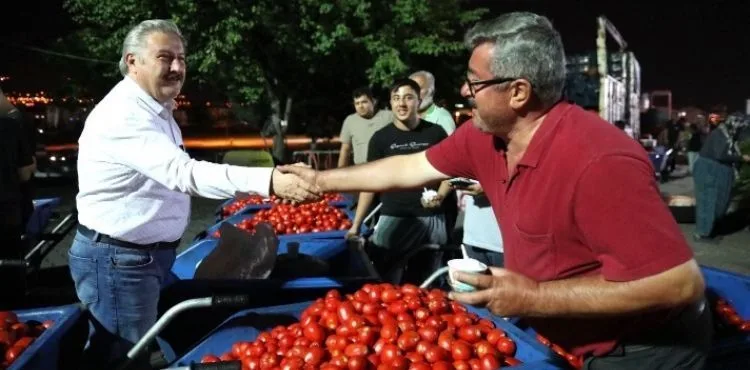 BAŞKAN PALANCIOĞLU BELSİN SALÇA KAYNATMA ALANINDA VATANDAŞLARLA BİR ARAYA GELDİ