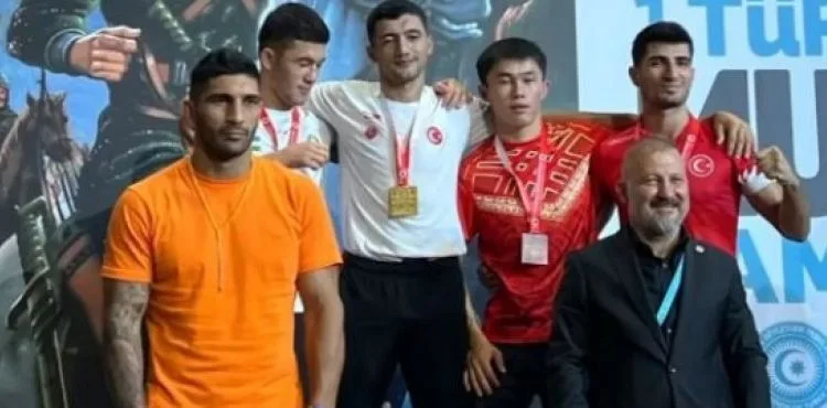 Kayserili 2 sporcu Türk Dünyası Muaythai Şampiyonası’ndan madalyayla döndü