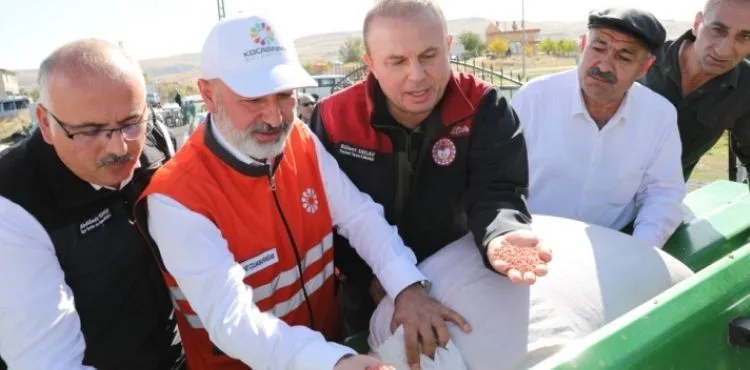 BAŞKAN ÇOLAKBAYRAKDAR, “KIRSAL MAHALLELERİMİZİN DEĞERİNE DEĞER KATAN ÇALIŞMALAR YAPIYORUZ”