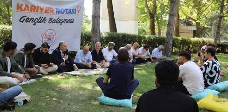 Milletvekili Dr. Cıngı ve ERÜ Rektörü Prof. Dr. Altun Öğrenciler ile Bir Araya Geldi