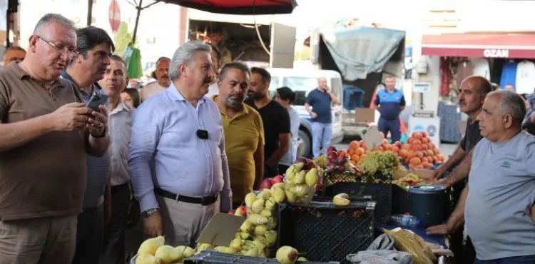 BAŞKAN PALANCIOĞLU TOKİ SEMT PAZARI’NI GEZDİ