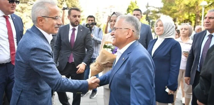 ULAŞTIRMA VE ALTYAPI BAKANI URALOĞLU’DAN BAŞKAN BÜYÜKKILIÇ’A ZİYARET