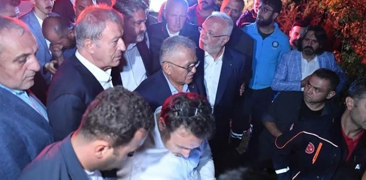 KAYSERİ BÜYÜKŞEHİR, TÜM İMKÂNLARIYLA BÜNYAN’DAKİ SEL BÖLGESİNDE YARALARI SARIYOR