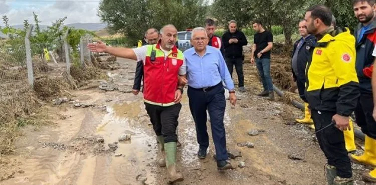 BAŞKAN BÜYÜKKILIÇ, SEL BÖLGESİNDE ACI HABERİ DUYURDU, YARALARIN SARILACAĞINI AÇIKLADI