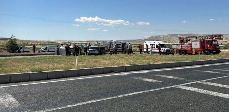Nevşehir yolunda iki araç çarpıştı: 1 ölü, 4 yaralı
