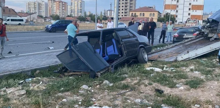İki otomobilin çarpıştığı kazada 3 kişi yaralandı