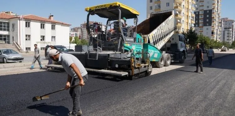 MELİKGAZİ BELEDİYESİ FATİH SULTAN MEHMET BULVARI’NI YENİLİYOR