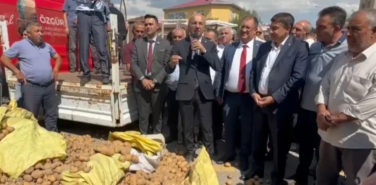 CHP’li Aşkın Genç: “İktidar, sadece büyük marketlerin yanında değil, çiftçinin, üreticinin yanında olsun”