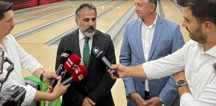 Gazeteciler bowling turnuvasında yarıştı