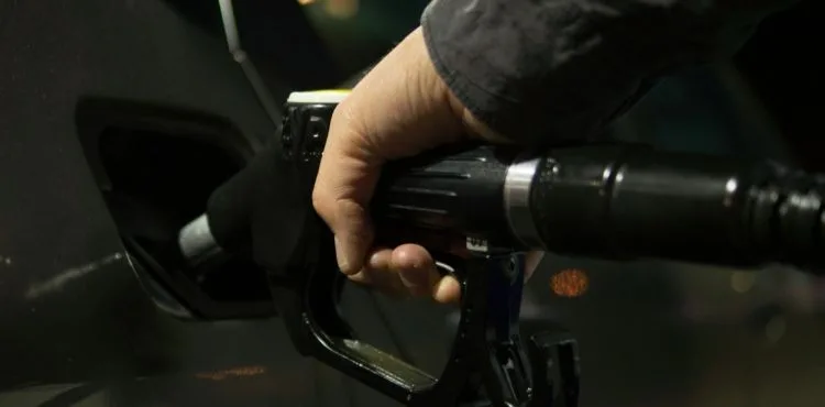 Benzine indirim bekleniyor