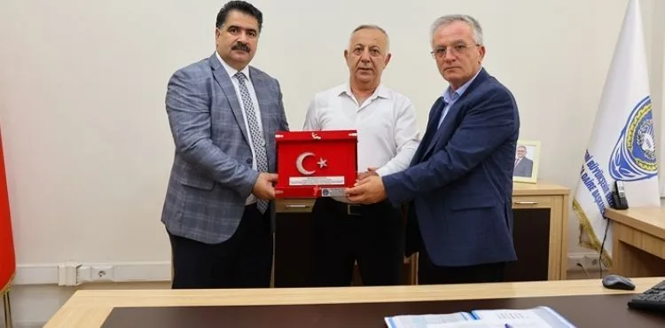 BÜYÜKŞEHİR ZABITASI’NA MEYVECİLER SEBZECİLER VE PAZARCILAR ODASI BAŞKANINDAN ZABITA HAFTASI DOLAYISIYLA ZİYARET