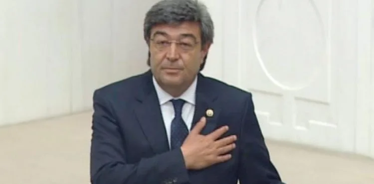 Ataş, “Milletimizin bana verdiği temsil yetkisini en iyi şekilde kullanmak için istifa kararımın gerekli olduğunu düşünüyorum”
