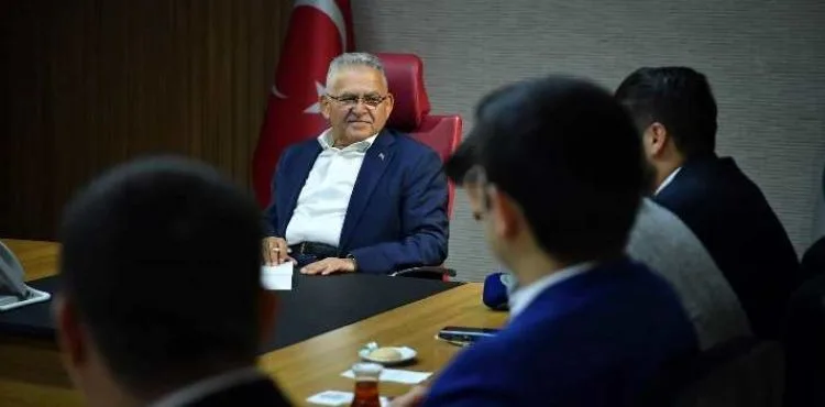 BAŞKAN BÜYÜKKILIÇ’A AK GENÇLERDEN ANLAMLI HEDİYE