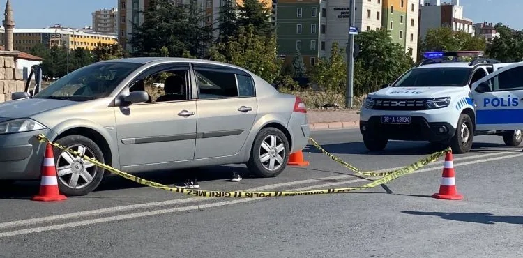 Eski eşini yaralayıp kaçtı