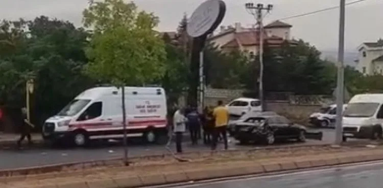 2 otomobil çarpıştı: 1 yaralı