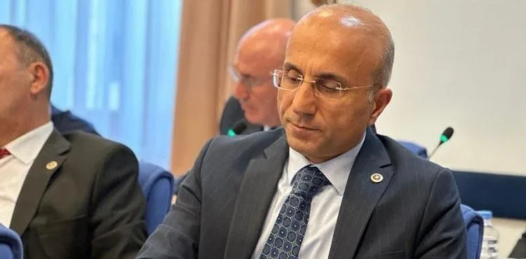 CHP’li Aşkın Genç: “Esnaf, çiftçi ve sanayici borç batağındayken hükümet müteahhitlerin cebini dolduruyor”