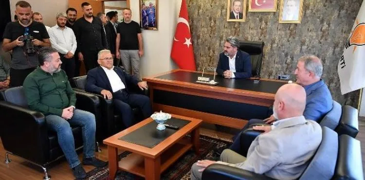 AKAR VE BÜYÜKKILIÇ’TAN, AK PARTİ MELİKGAZİ VE KOCASİNAN TEŞKİLATLARINA ZİYARET