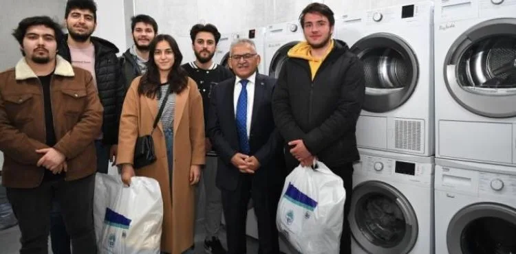 GENÇ VE ÖĞRENCİ DOSTU KAYSERİ BÜYÜKŞEHİR TÜM İMKÂNLARI İLE GENÇLERİN YANINDA