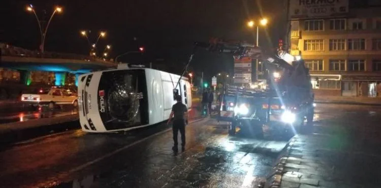 Kayseri’de işçi servisi devrildi: 9 yaralı
