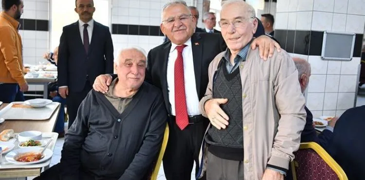BAŞKAN BÜYÜKKILIÇ: “YAŞLILARIMIZ; DUA KAYNAKLARIMIZ, ŞEHRİMİZİN TEMEL TAŞLARIDIR”
