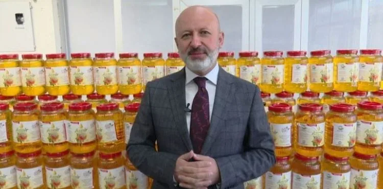 BAŞKAN ÇOLAKBAYRAKDAR'IN EKİMİNİ VE HASADINI YAPTIĞI ASPİR YAĞI, VATANDAŞLARA ÜCRETSİZ OLARAK DAĞITILIYOR