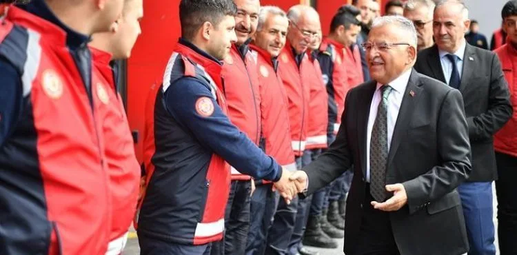 BAŞKAN BÜYÜKKILIÇ’TAN KAHRAMAN İTFAİYE PERSONELİNE ZİYARET