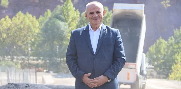 YAHYALI’DA KIRSAL MAHALLELER SICAK ASFALTA KAVUŞUYOR