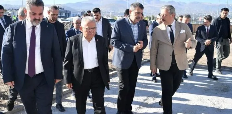 BAŞKAN BÜYÜKKILIÇ, BAKAN TEKİN İLE HAVACILIK OKULU’NU ZİYARET EDEREK İNCELEMELERDE BULUNDU