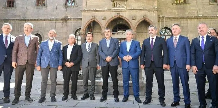 BÜYÜKKILIÇ, MİLLİ EĞİTİM BAKANI TEKİN İLE KAYSERİ LİSESİ ÖĞRETMENLER ODASI BULUŞMASI PROGRAMI’NA KATILDI