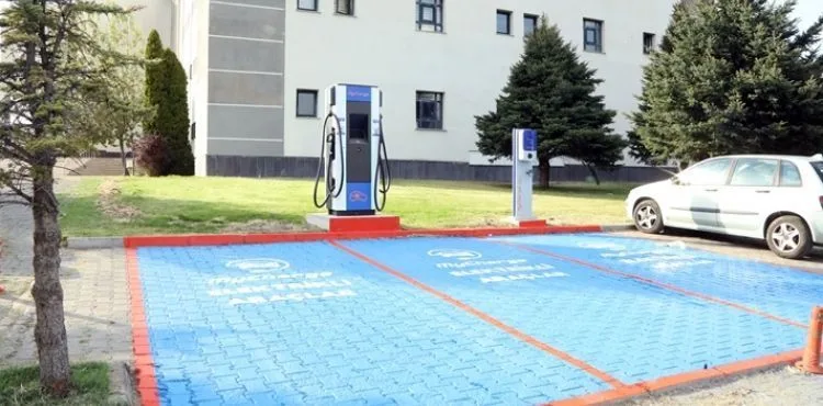 ERÜ’ye Elektrikli Araç Şarj İstasyonu Kuruldu