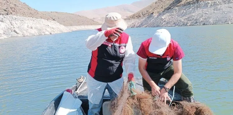 Kayseri’de baraj gölünden 550 metre hayalet ağ ve 800 pinter ağ imha edildi