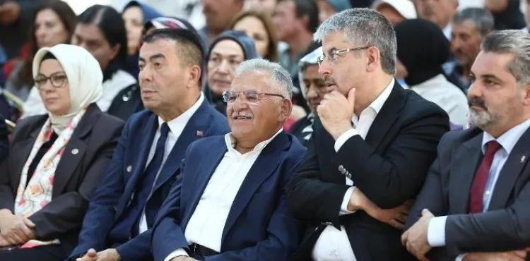 BÜYÜKKILIÇ, AK PARTİ 8’İNCİ OLAĞAN BÜNYAN İLÇE KONGRESİ’NE KATILDI