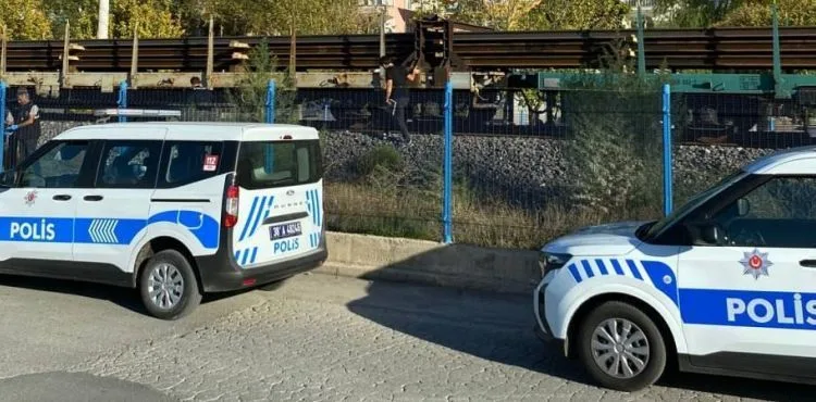 Yük treninin altında kalan şahıs yaşamını yitirdi