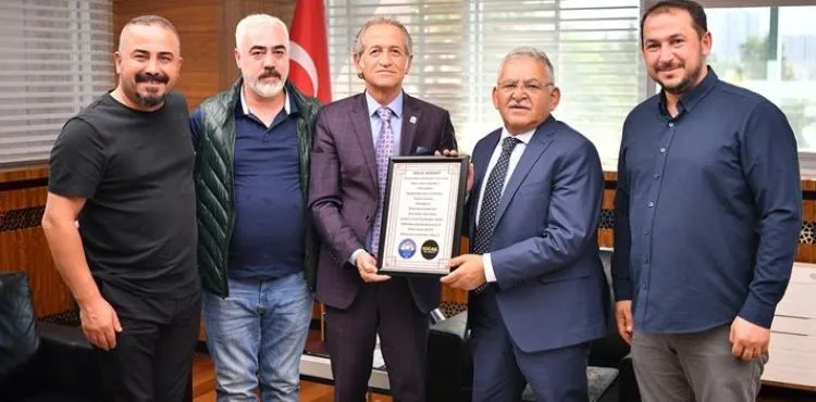 ESNAF VE SANATKÂRLAR DERNEĞİ’NDEN BAŞKAN BÜYÜKKILIÇ’A GASTRONOMİ GÜNLERİ VE KİTAP FUARI TEŞEKKÜRÜ